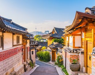 Book a flight to Seoul with an organized and guided experience